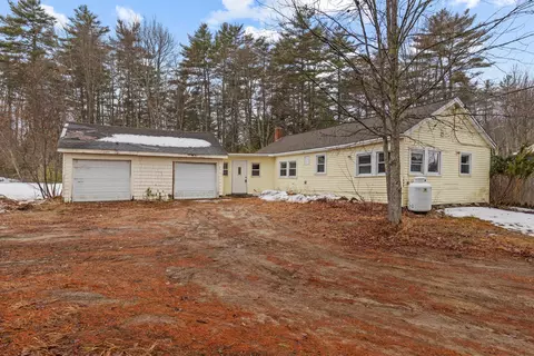 1042 Pequawket Trl, Steep Falls, ME 04085