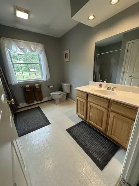 Bath - 15 Cooley Ln, Ogunquit, ME 03907 photo 7 of 11