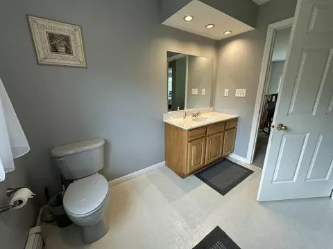 Bath - 15 Cooley Ln, Ogunquit, ME 03907 photo 8 of 11