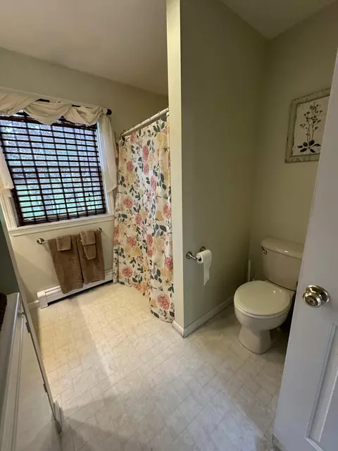 Bath - 15 Cooley Ln, Ogunquit, ME 03907 photo 1 of 11