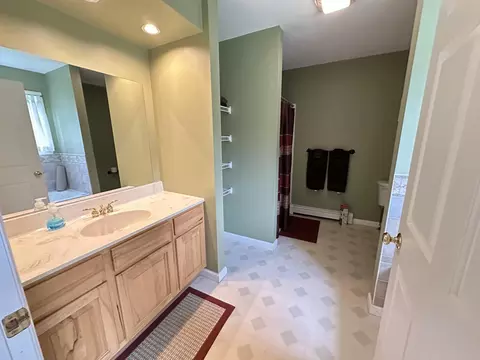 Bath - 15 Cooley Ln, Ogunquit, ME 03907 photo 3 of 11