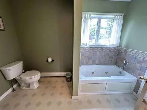 Bath - 15 Cooley Ln, Ogunquit, ME 03907 photo 6 of 11