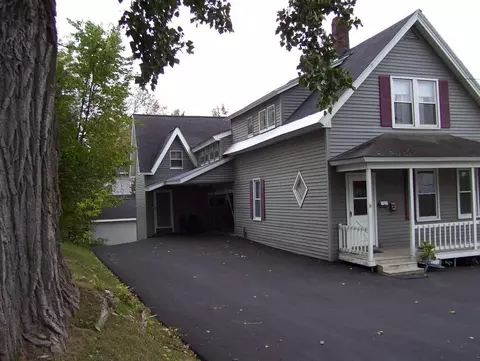 16 Academy St, Presque Isle, ME 04769