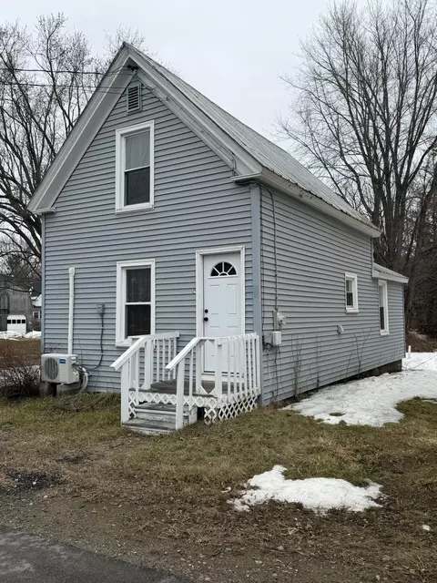 19 Knapp St, Livermore Falls, ME 04254