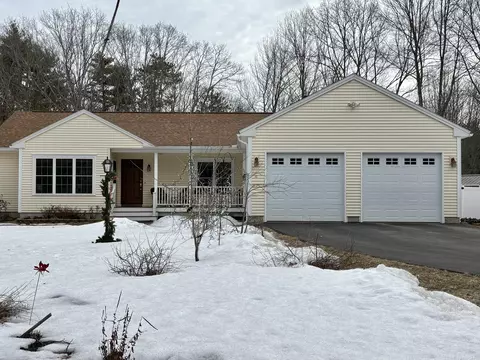 35 Deerfield Dr, Brunswick, ME 04011