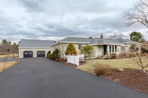 112 Old Lisbon Rd, Lewiston, ME 04240