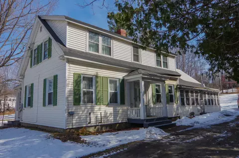 61 Pleasant St, Dexter, ME 04930