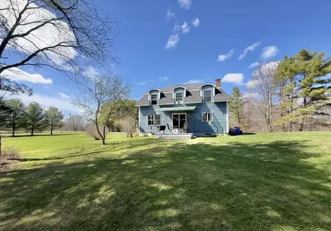 79 S Pleasant St, Bowdoinham, ME 04008