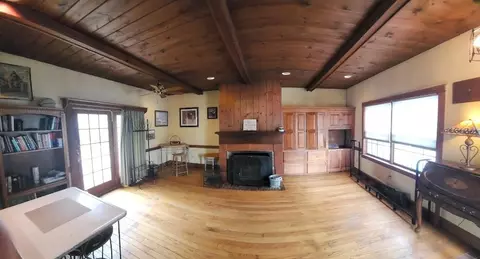 12 Schoolhouse Ln, Hampden, ME 04444