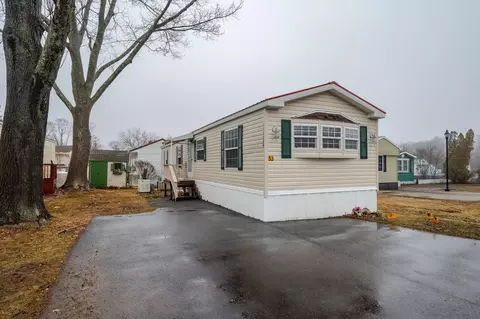 53 Blackberry Pl, Kittery, ME 03904