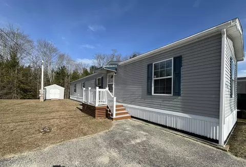 9 Stevens Dr, Lisbon, ME 04252