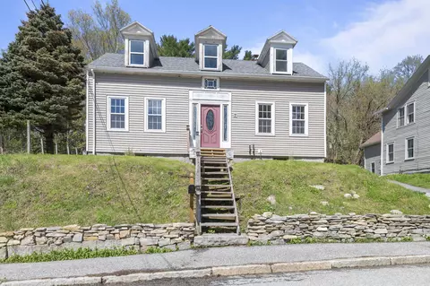7 Spring St, Hallowell, ME 04347