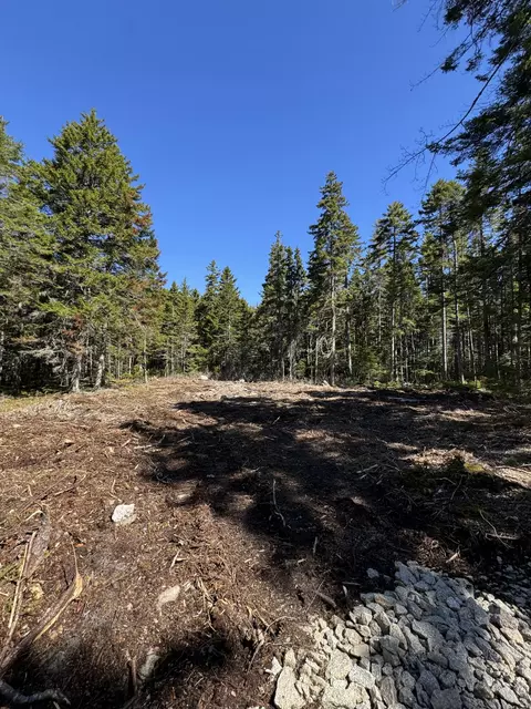 12 Jamestown Rd, Vinalhaven, ME 04863