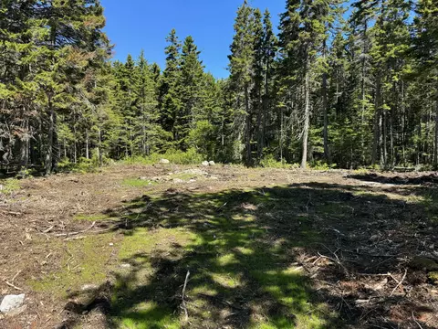 12 Jamestown Rd, Vinalhaven, ME 04863