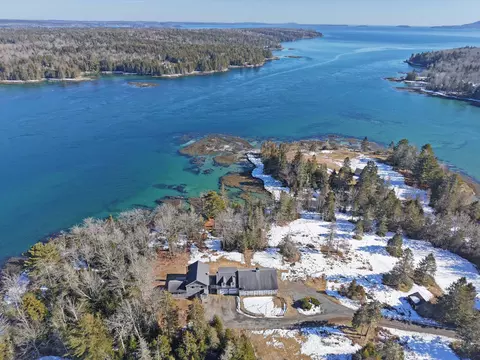84 Mosely Point Ln, Lamoine, ME 04605