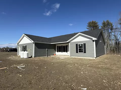 5 Pinewood Dr, Windsor, ME 04363