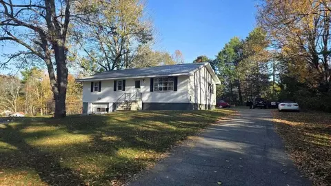 9 Pine Grove Dr, Mount Vernon, ME 04352