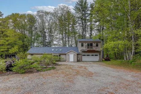 24 Dolloff Dr, Brunswick, ME 04011