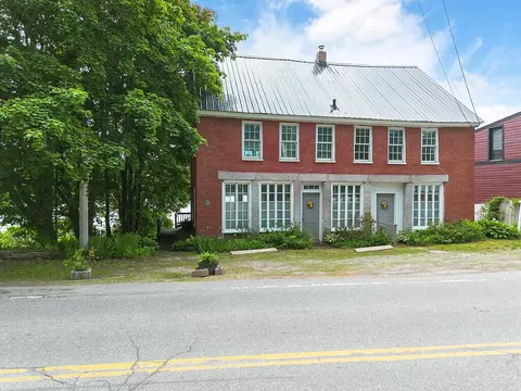 14 Main St, Mount Vernon, ME 04352