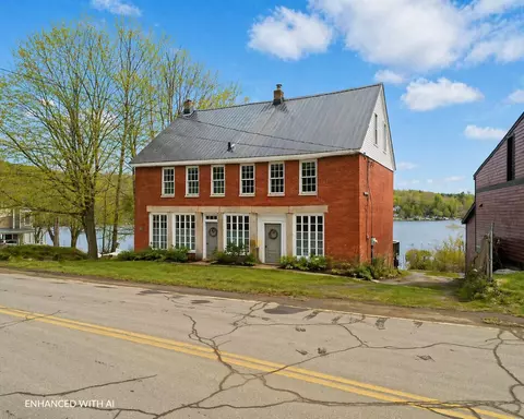 14 Main St, Mount Vernon, ME 04352