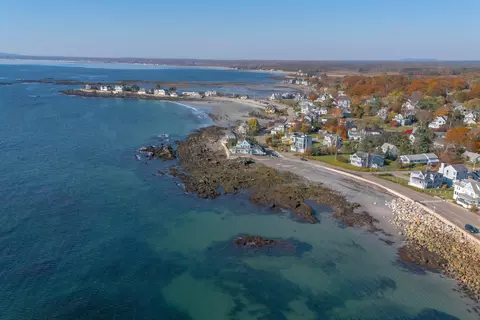 221 Beach Ave, Kennebunk, ME 04043