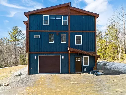 30 Lake View Dr, New Sharon, ME 04955