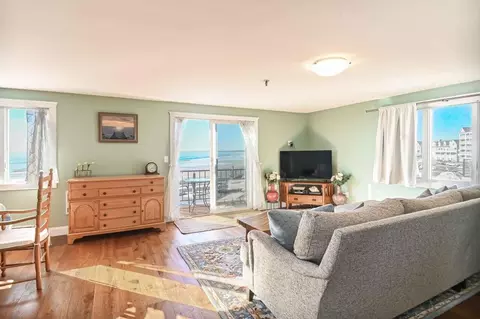 Living - 407 Ocean Blvd #A5, Hampton, NH 03842 photo 2 of 2