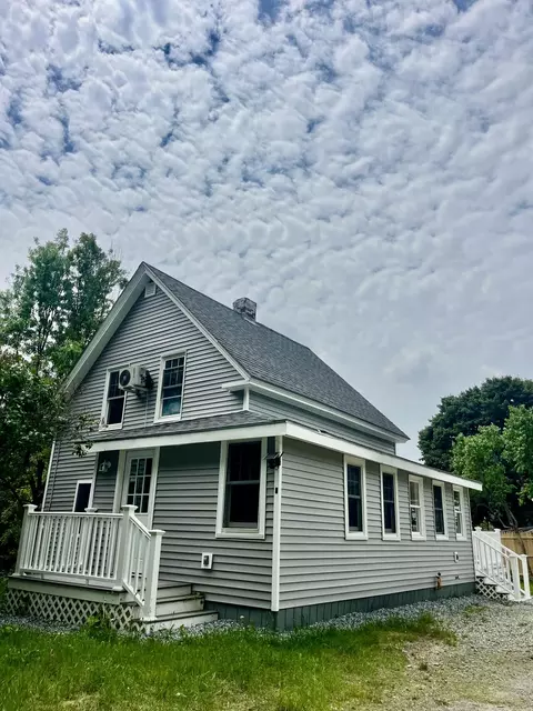 6 Hidden Ave, Livermore Falls, ME 04254