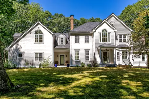 18 Ledgewater Dr, Kennebunk, ME 04043