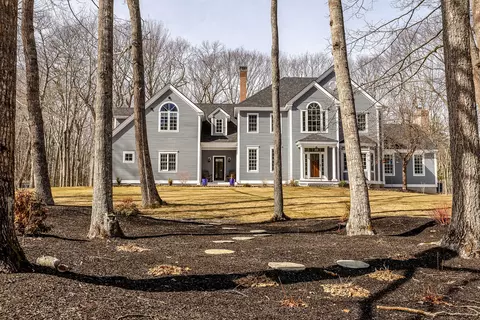 18 Ledgewater Dr, Kennebunk, ME 04043