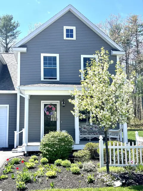 17 Webhannet Pl #11, Kennebunk, ME 04043