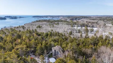 31 Schaefer Ln, Saint George, ME 04860