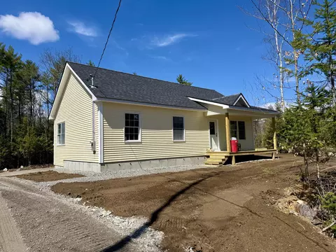 473 Middle Rd # B, Steep Falls, ME 04085