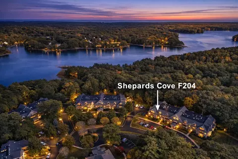 100 Shepards Cove Rd #F204, Kittery, ME 03904
