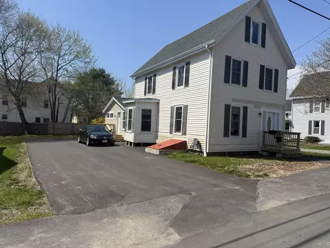 36 Grove St, Rockland, ME 04841