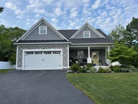 8 Grover Ave, Kittery, ME 03904
