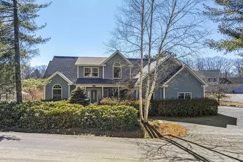17 Clam Cove Dr, Rockport, ME 04856