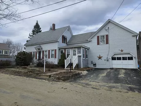 13 Granite St, Mexico, ME 04257