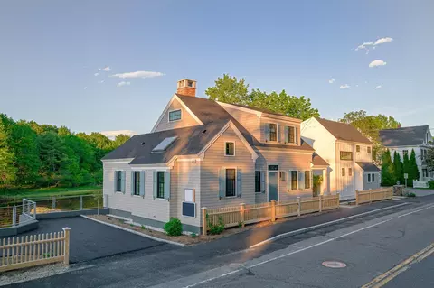 2 Maine St #A, Kennebunkport, ME 04046