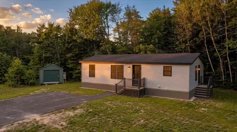 27 Meadow Ln, Sabattus, ME 04280