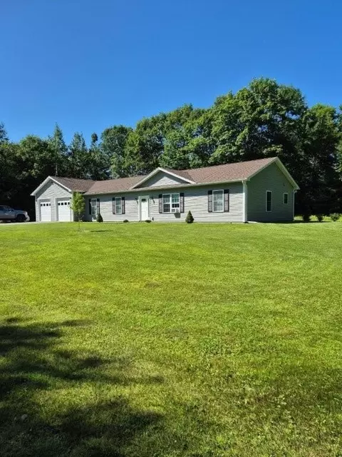 30 Nadeau Dr, Belgrade, ME 04917