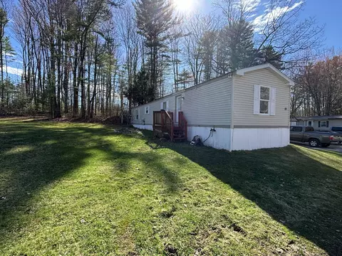 1038 Portland Rd #19, Saco, ME 04072