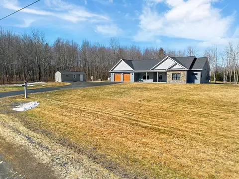 25 Curtis Ln, Palmyra, ME 04965