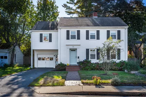 20 Cottage Farms Rd, Cape Elizabeth, ME 04107