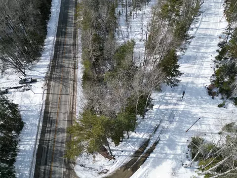 8 Twin Springs Ln, Lincoln, ME 04457