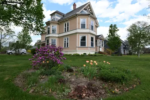 34 Pleasant St, Houlton, ME 04730