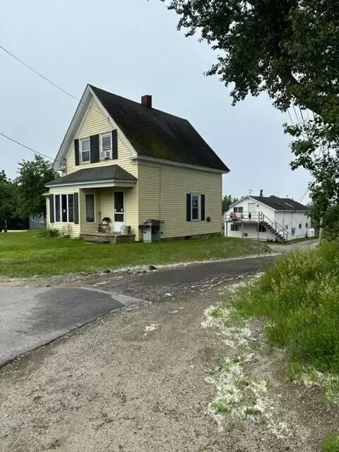 6 Mitchell Ln, Gouldsboro, ME 04607