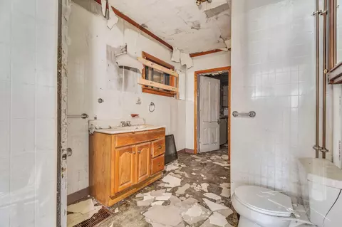Bath - 128 Union St, Brewer, ME 04412 photo 1 of 1