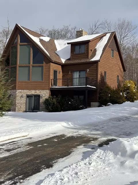 28 Blizzard Dr, Newry, ME 04261