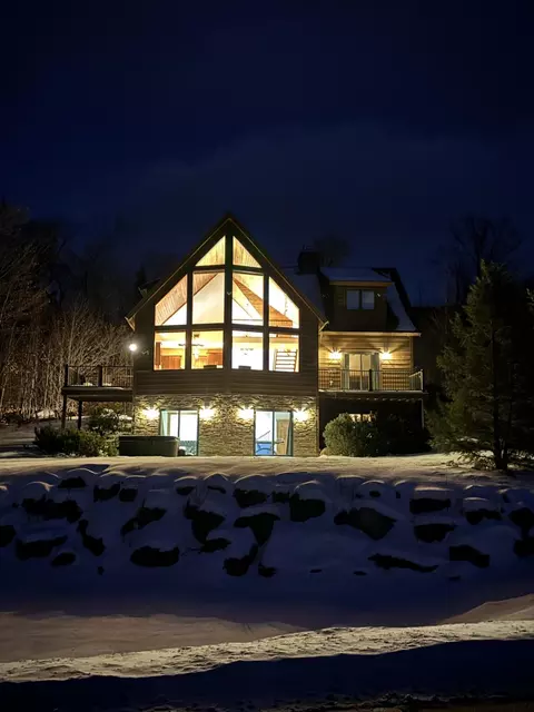 28 Blizzard Dr, Newry, ME 04261